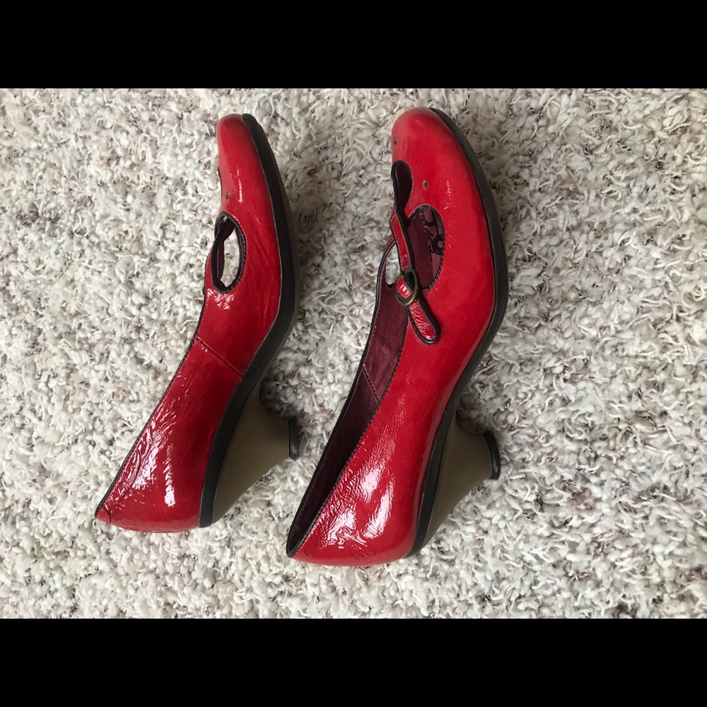 Shoes - Picture 3 of 4
